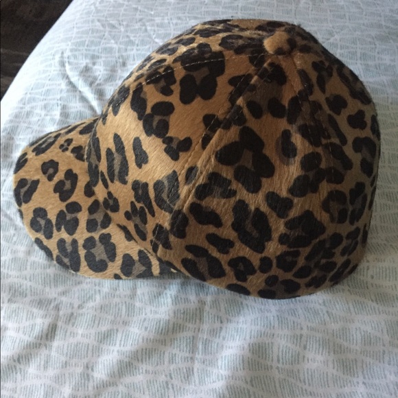H&M Accessories - H&M Leopard cap